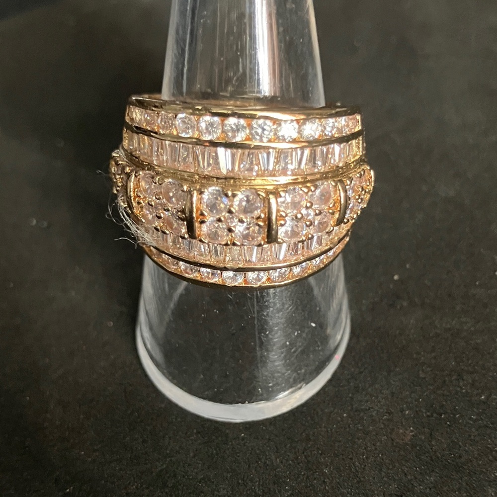 Elegant Gold and Silver Women's Ring